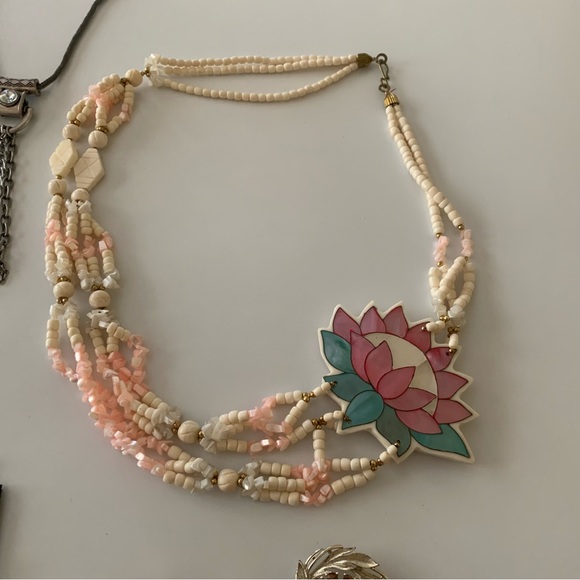 Lot of Vintage Costume Jewelry Necklace Earrings Brooch Signed & Unsigned 13 Pcs - Picture 3 of 13